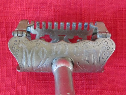 Antique Safety Razor By MOHICAN Early 1900’s Single Edge Blade Shaving - Picture 3 of 4