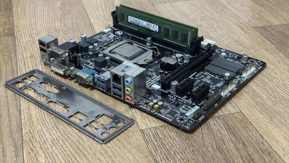 COMBO GIGABYTE GA-H81M-D2V Motherboard With i5-4th Gen CPU/ 8GB/ 128GB SSD - Image 3 of 4