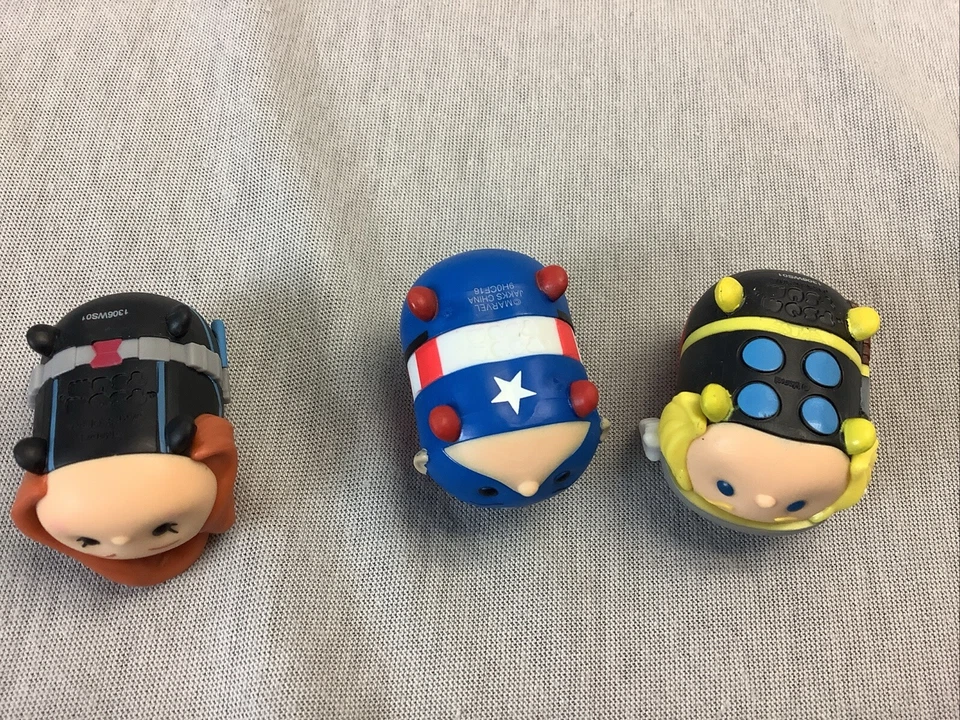 Boneco de vinil Disney Marvel Tsum Tsum 3 Capitão América Thor Viúva Negra - Imagem 3 de 3