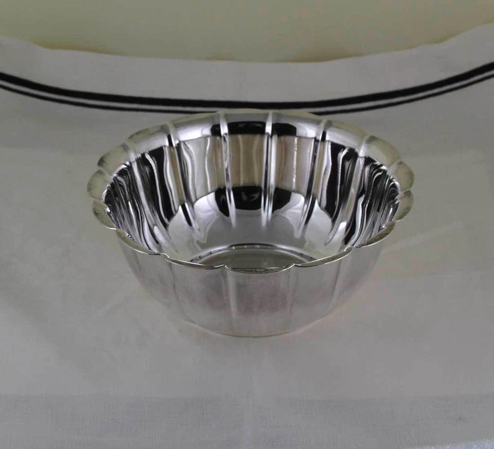 Tazón de rosa de plata estriado Foto 3 de 4