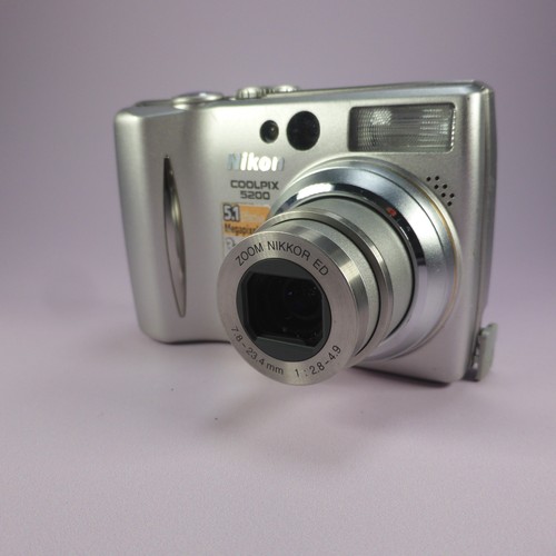 Nikon Digital Camera Coolpix 5200 5.1MP Silver Tested With Battery and Charger - Picture 2 of 10