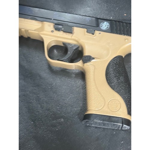 Smith & Wesson M&P 40 Airsoft Pistol CO2 Non-Blowback Tan Black Two-Tone