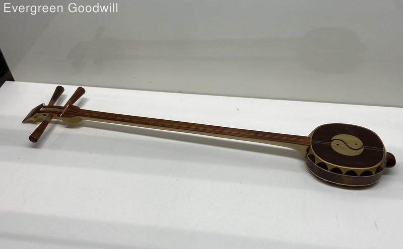 Sanxian Chinese string lute