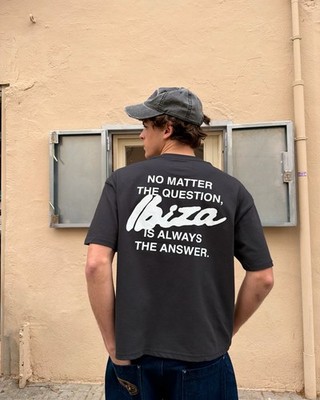 Vintage IBIZA is ANSWER Streetwear Y2k Unisex T-shirt /Camiseta Unisex