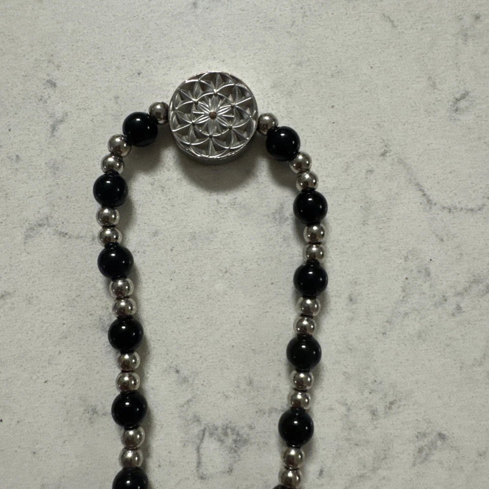 Dije de teléfono Casetify - negro Foto 3 de 4