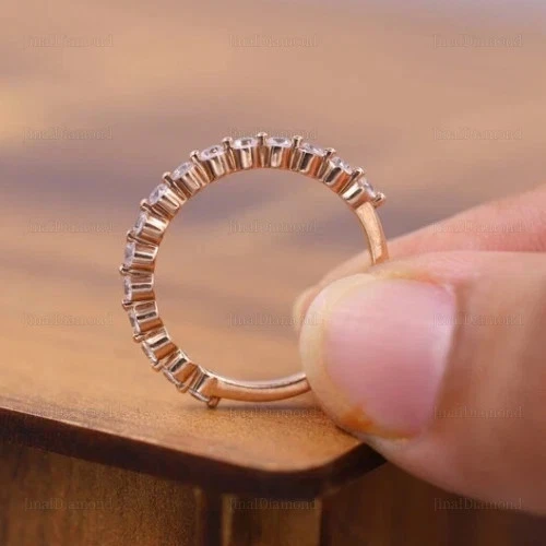 1克拉圆形实验室钻石永恒结婚戒指14K镀金 — 第 3/4 张图片