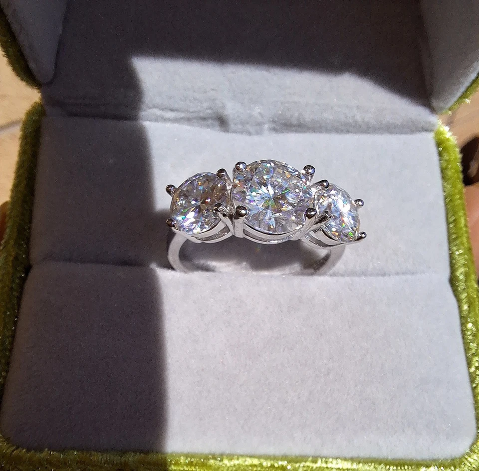 Anello Trilogy Placcato Oro Kt.18 Con Diamant Moissanite Da Ct.4 - Immagine 2 di 4