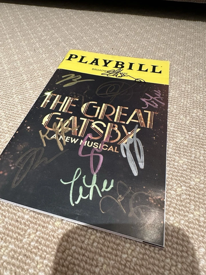 Playbill de Broadway firmado por The Great Gatsby Foto 2 de 3