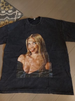 Sydney Sweeney (Sexy Pose) Celebrity T Shirt - ''Ahegao Face'' - L/M