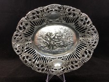 Mittelgro&szlig;er Putti Relief Teller 800 Silber, Halbmond und Krone