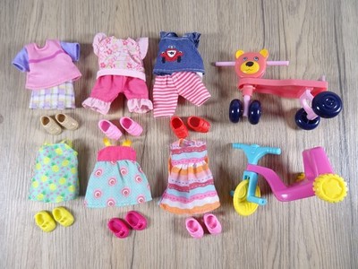 Steffi Love Zubehör für kleine Schwester Evi 6 Outfits 2 Dreiräder Simba (21452)