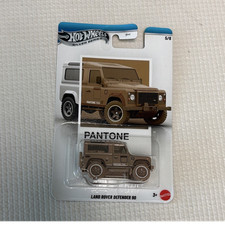 hot wheels land rover defender 90 pantone brown silver series 1:64 diecast car