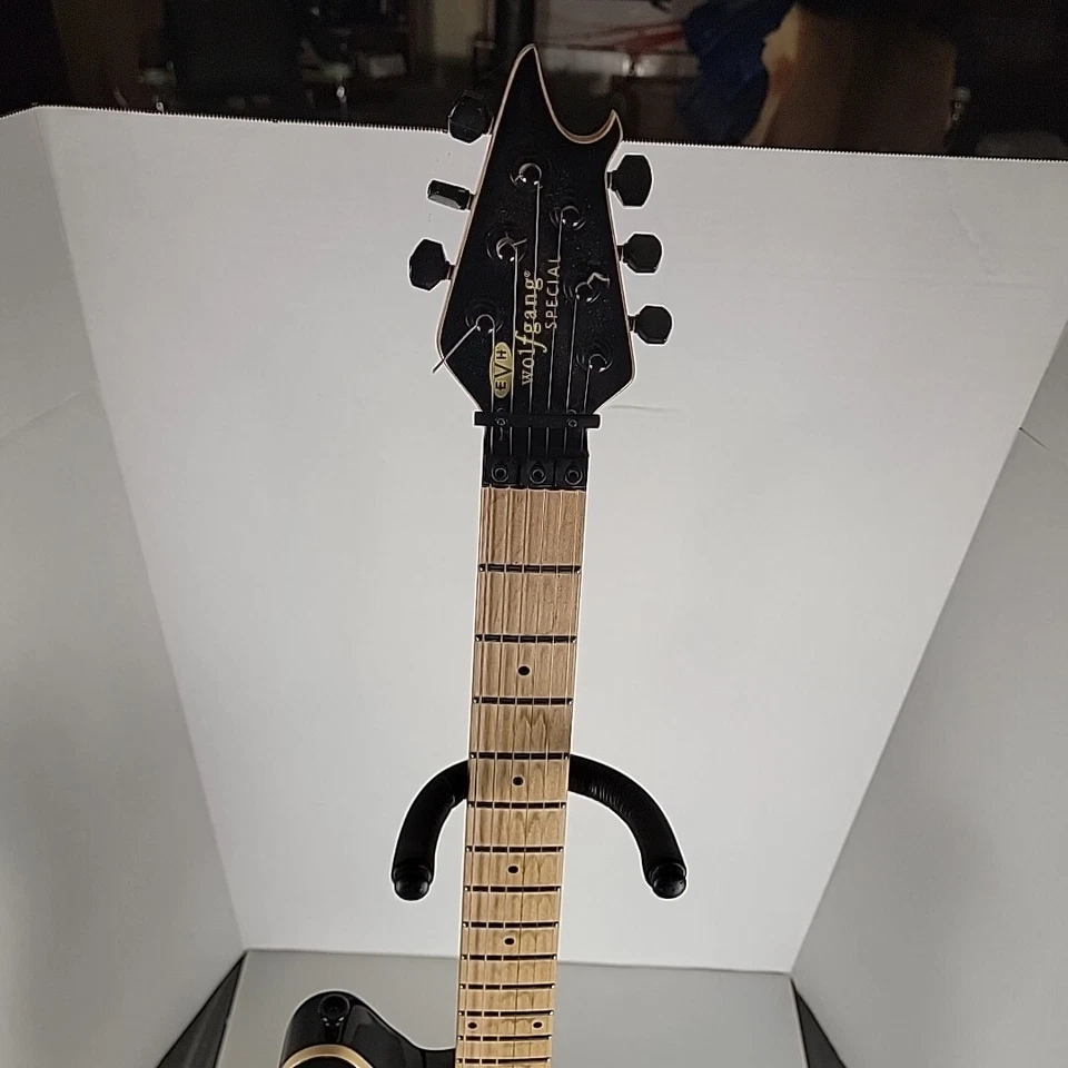 Guitarra Eléctrica EVH Wolfgang Special 6 Cuerdas Cuerpo Negro Horneado Mástil de Arce Foto 2 de 4