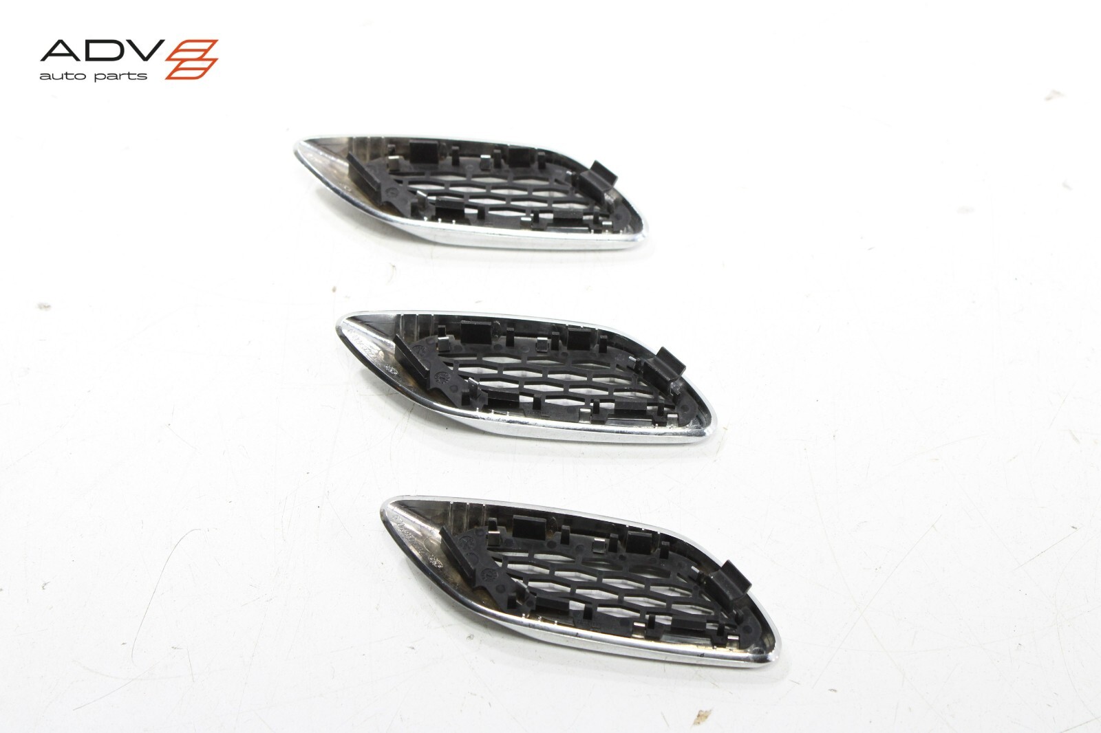 2017 - 2020 MASERATI LEVANTE FRONT RIGHT SIDE FENDER VENT GRILLE MOLDING OEM SET