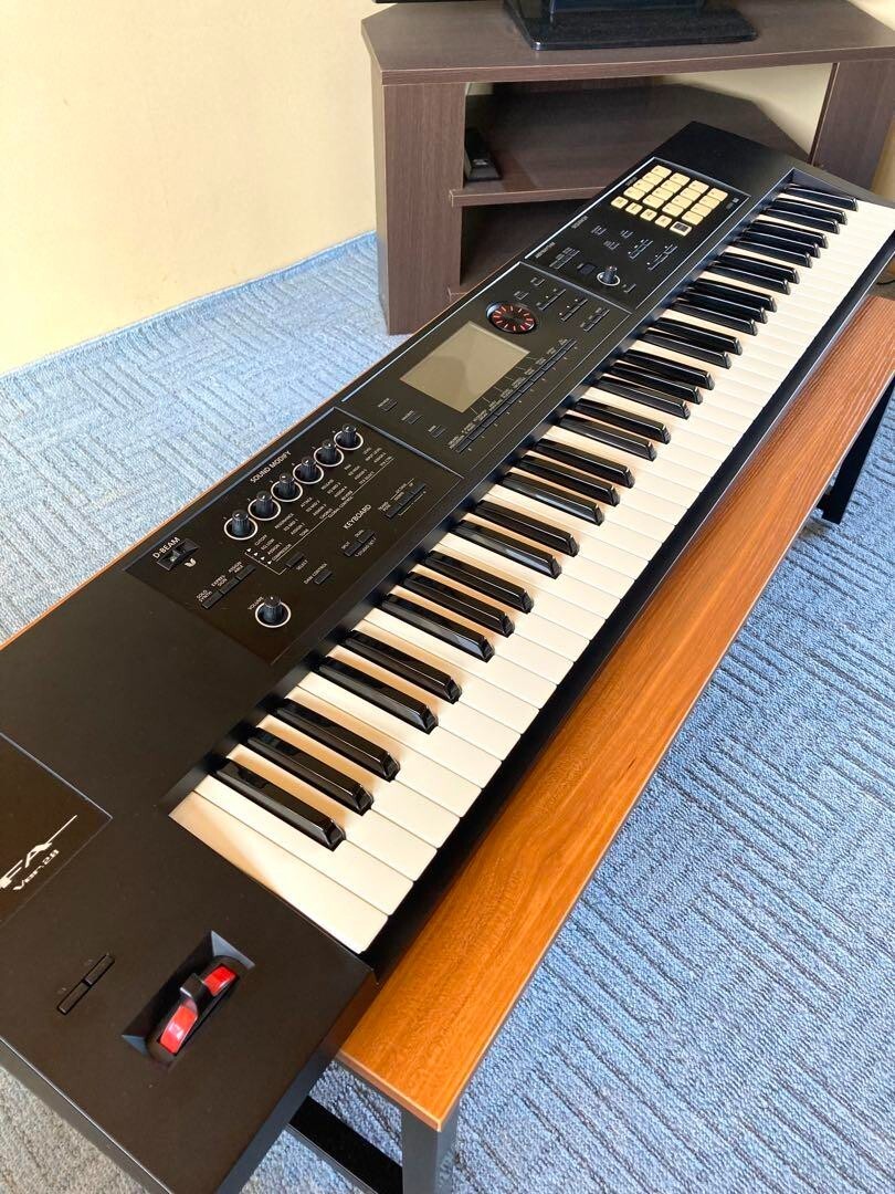 Roland FA 07 Keyboard 76 Keys Synthesizer Music Workstation