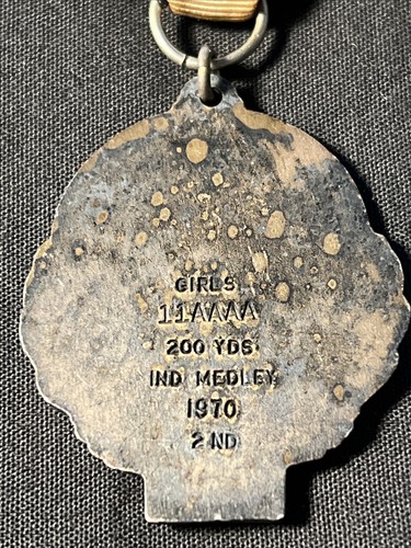Vintage DALLAS HIGH SCHOOL 1970 Swimming Girls 11AAAA 300 Yds Award MEDAL - Picture 4 of 5