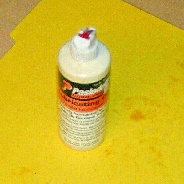 PASLODE LUBRICATING OIL FOR GAS POWERED NAILERS PART#401482 - 4OZ BOTTLE - NEW