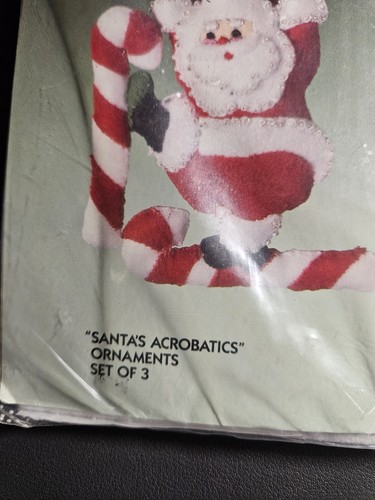 Vintage Bucilla Filz Heftset "Santa's Acrobatics" 3 Weihnachtsschmuck - Bild 2 von 4
