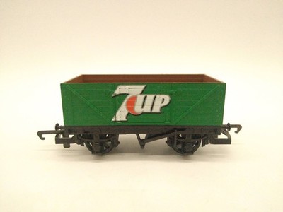 Hornby 7up Plank Wagon - OO - (unbenutzt) neuwertig