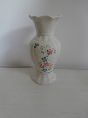  BELLEEK GÄNSEBLÜMCHENBLÜTE GÄNSEBLÜMCHEN UND KLEEBLÄTTER MUSTER 7 ZOLL PORZELLAN VASE SELTEN 