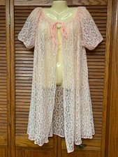 VINTAGE 50'S WOMEN'S S PINK NYLON LACE SHORT SLEEVE LINGERIE DRESSING ROBE SMALL