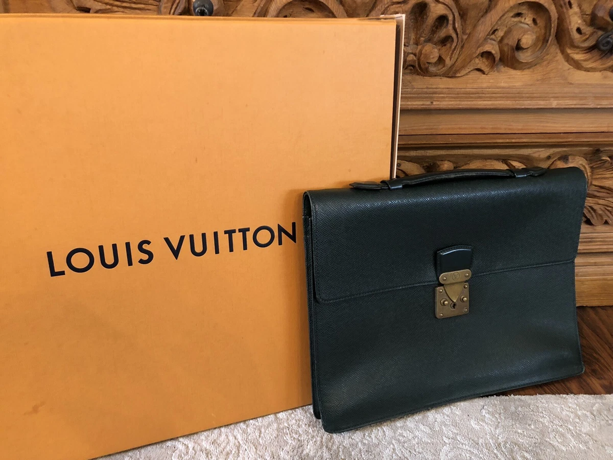 Louis Vuitton, Bags, Authentic Louis Vuitton Vintage Forest Green Taiga  Long Wallet