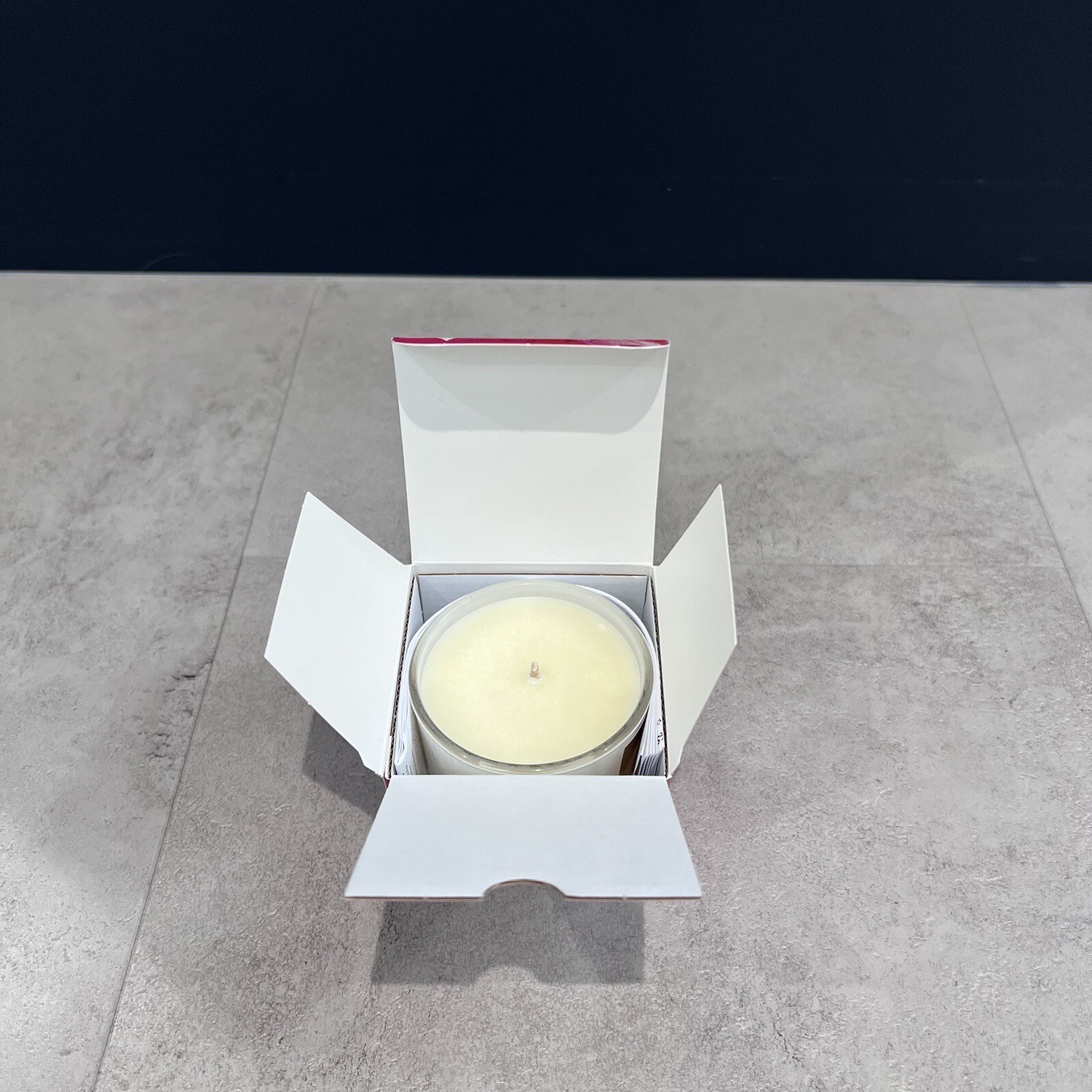 Neom London Christmas Wish Scented Candle Mandarin Cinnamon Tonka Bean