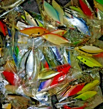 Lot of 60 Bill Lewis Rat L Trap LURE 120 EAGLE CLAW WEEDLESS HOOK    1/2OZ    3"