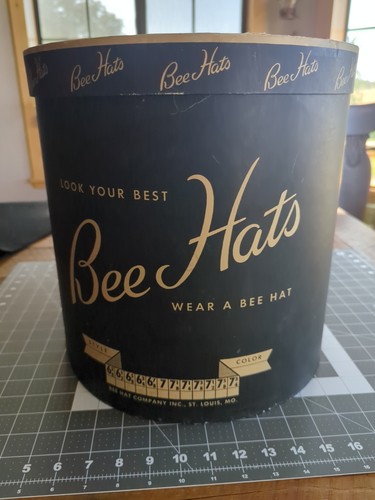 Bee Hats Company Vintage 1950's Large Oval Tall Sturdy Lidded Box With Insert