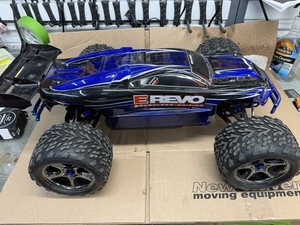 トラクサス E-REVO 1/8？ 1/10？ツインM 新品 トラクサス E-REVO 1/8