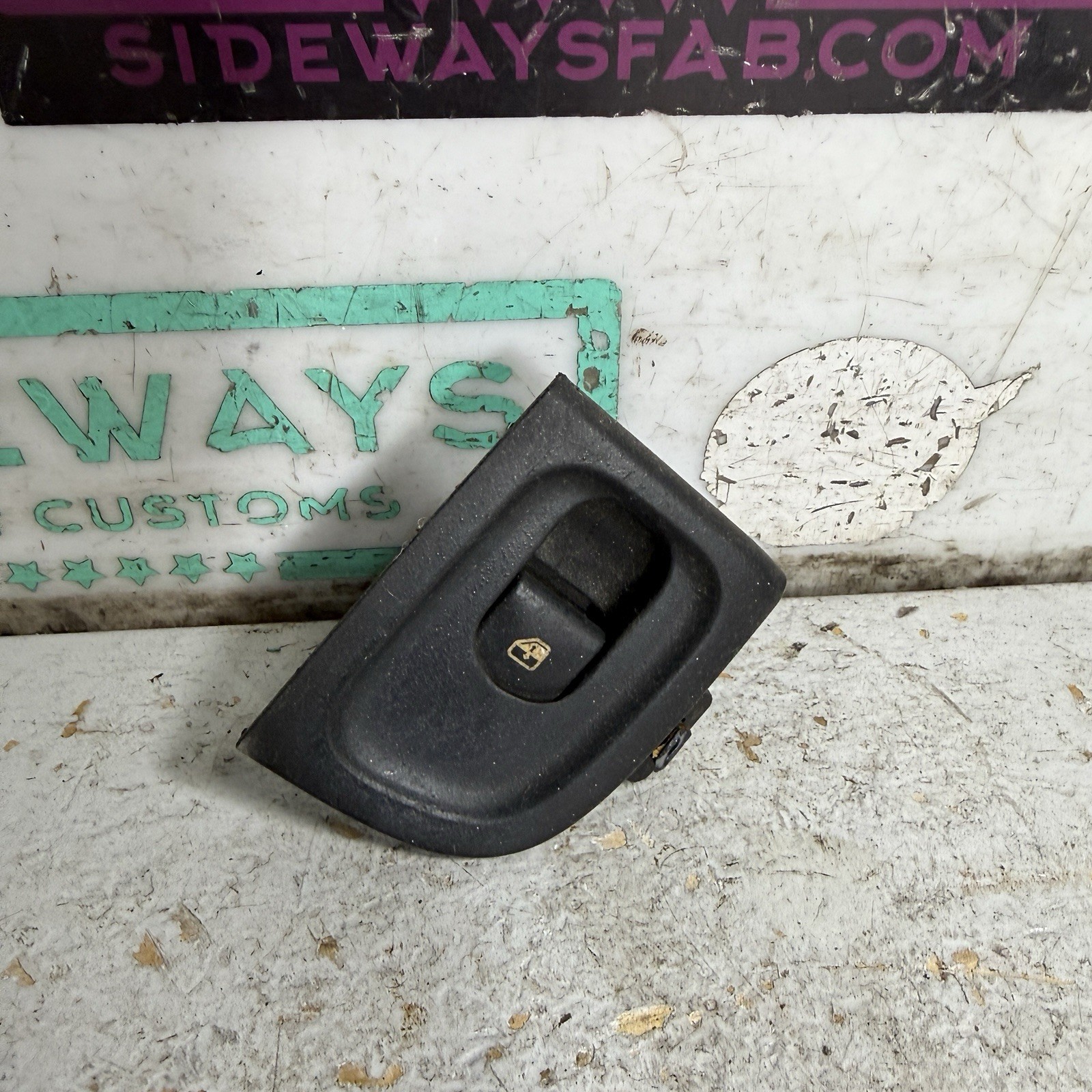 04-08 Maserati Quattroporte Left Rear Door Window Switch M139