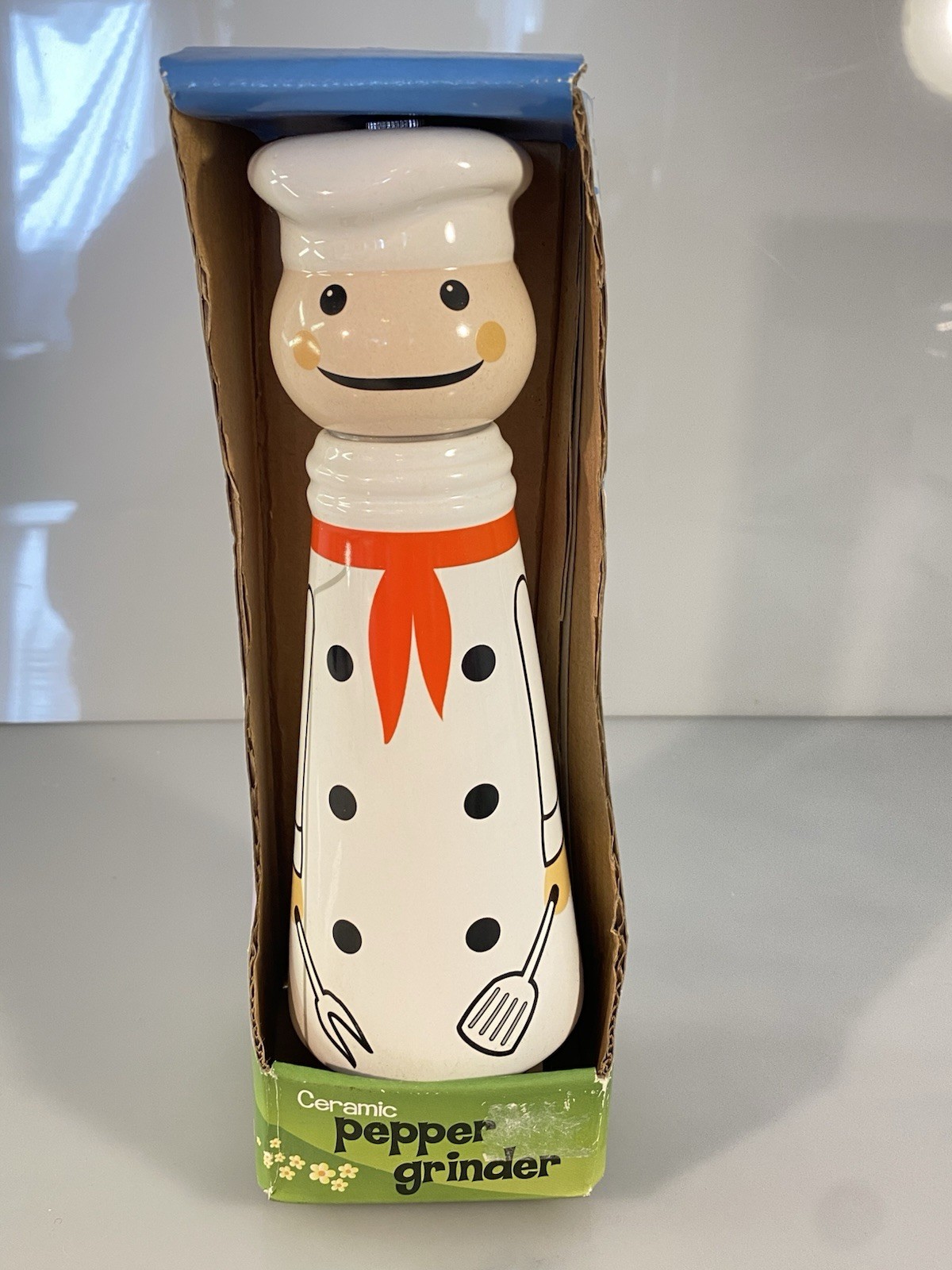 New Kamenstein Smiling Chef Ceramic Pepper Mill Grinder 8.5 In