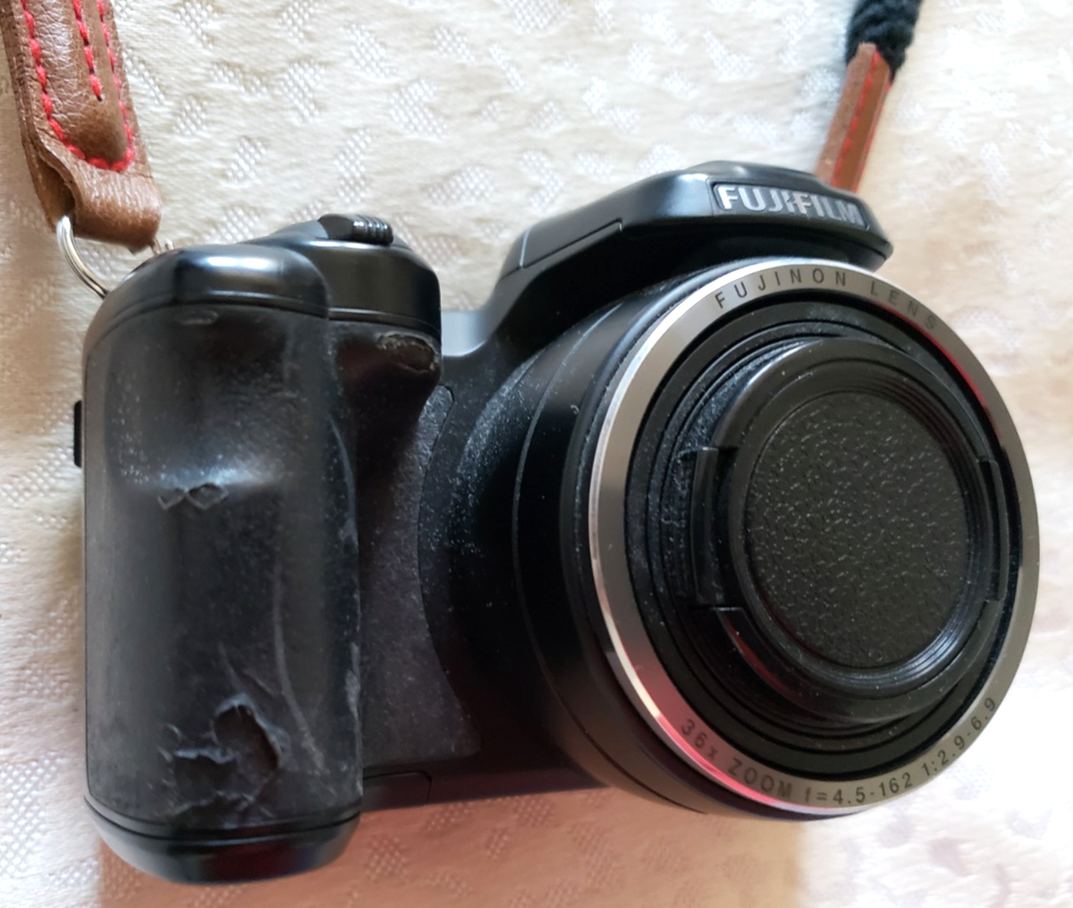 Fijifilm Fine Pix S8600 36x Super Wide 25-900mm Digital Camera