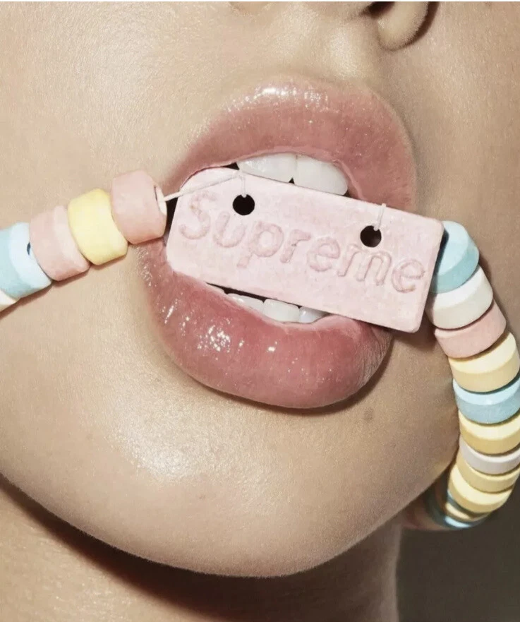 Collier Supreme Candy et autocollants logo