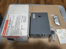 New Honeywell Tradeline R8182D1111 Triple Aquastat Controller Assembly