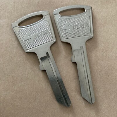 2x SILCA TOY1 TA2 UNCUT BLANK VINTAGE CAR AUTOMOTIVE KEY NEW OLD STOCK