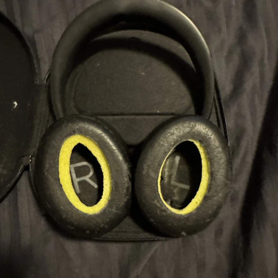 Auriculares con cancelación de ruido Bose 700 inalámbricos sobre la oreja Bluetooth NC700 - negros Foto 3 de 3