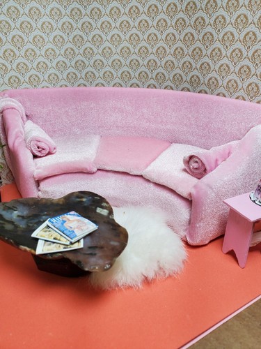 Miniature Dollhouse Furniture Biz Pink velour sofa 1 in scale - Picture 7 of 7