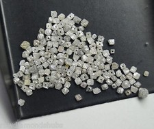 Diamanti forati a cubi naturali grezzi del Congo da 1,00 ct 2-3 mm, diamante ...