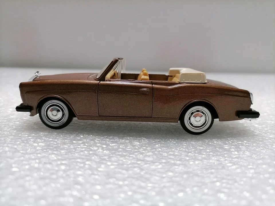 ROLLS-ROYCE Corniche  - Vintage 1:43 Scale model  , Solido Made in France 1988 - Image 2 of 4