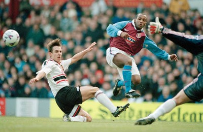 Gary Neville of Manchester United attempts to block a shot from Ju- Old Photo