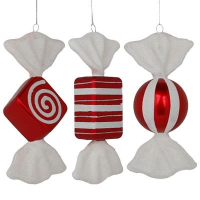 Kreative Verwendung von roten und wei?en Zuckerstangen als Baumschmuck in diese