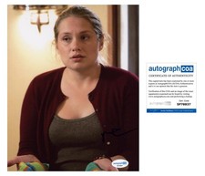 Merritt Wever "New Girl" AUTOGRAPH Signed 'Elizabeth' 8x10 Photo ACOA