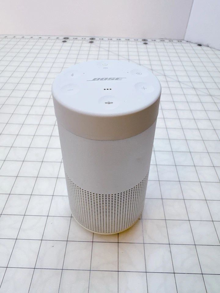 Altavoz portátil Bluetooth Bose SoundLink Revolve - plateado Foto 2 de 4