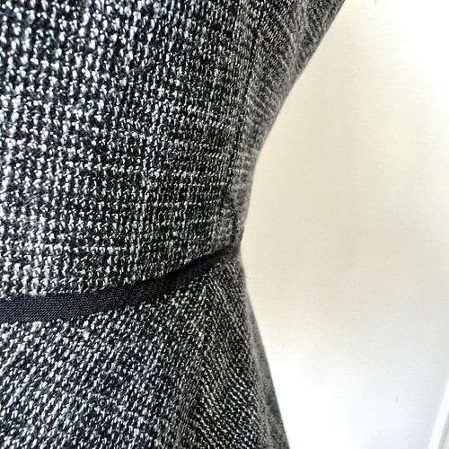 WHITE HOUSE BLACK MARKET Textured Peplum Blazer—SZ. 4 - Picture 4 of 13