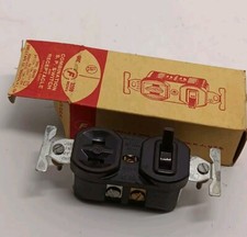 LEVITON SINGLE POLE TOGGLE SWITCH 10A-120V.A.C. RECEPTACLE 15A-125V BROWN NIB