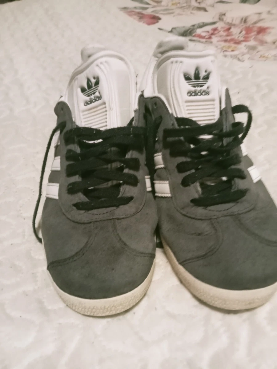 addidas gazelles size 5 Grey