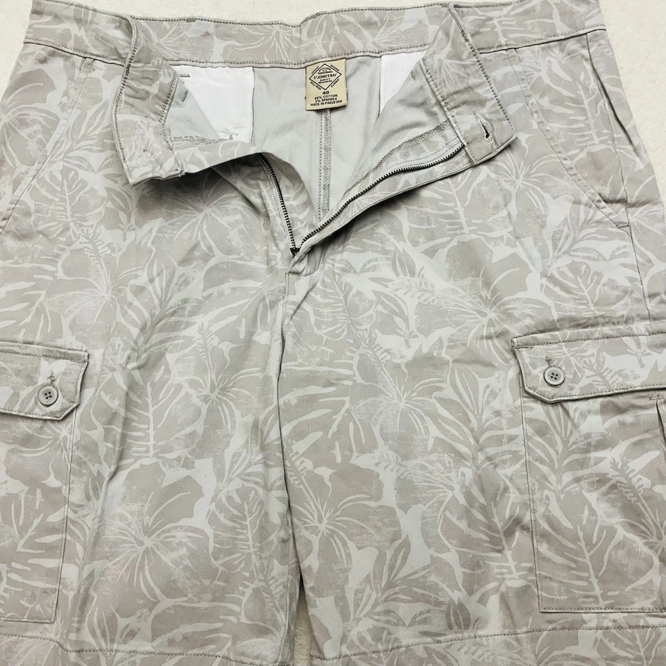 ST JOHNS BAY Hawaiian Print Khaki Cargo Shorts Men's 40W 10 Inseam Cotton Blend - Image 4 of 4