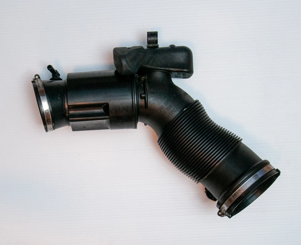 Carcaça de entrada de ar Audi S4 2012 - Imagem 2 de 3