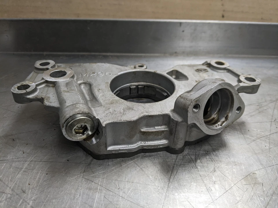 Engine Oil Pump From 2009 Chevrolet Silverado 2500 HD  6.0 12556436 - Image 4 of 4